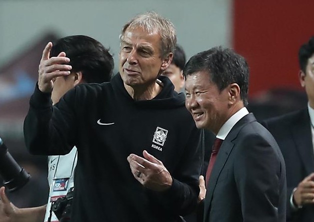 왜, 뭐냐구? 축구협회가 왜 논란의 중심에 서있는데 왜??