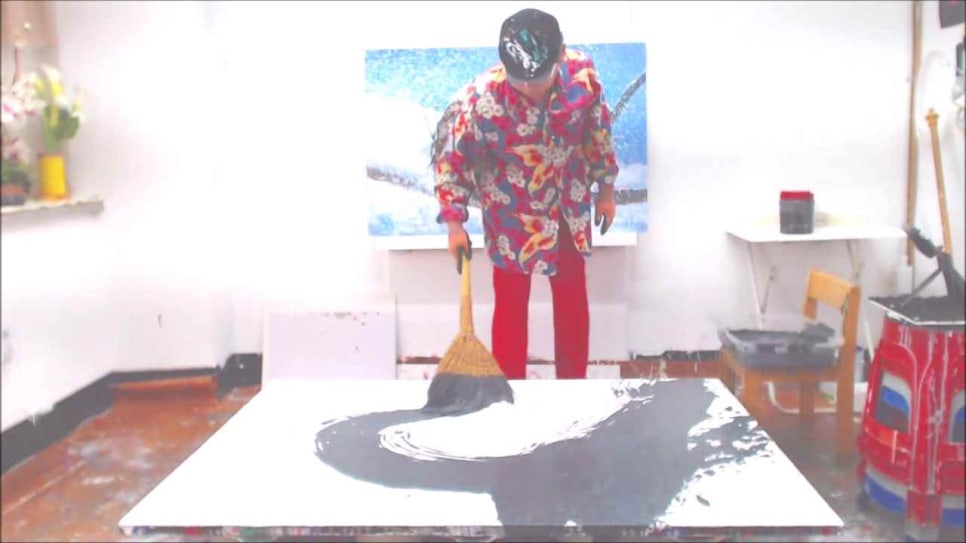 컨셉츄얼 아트(Conceptual Art)는 완성된 작품 자체보다 아이디어나 과정을 예술이라고 생각하는 미술적 제작태도입니다.