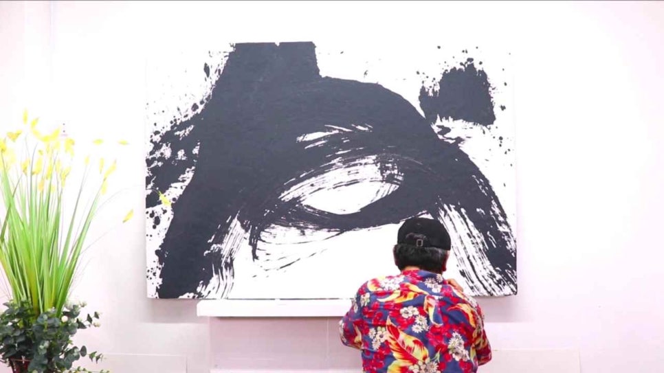 컨셉츄얼 아트(Conceptual Art)는 완성된 작품 자체보다 아이디어나 과정을 예술이라고 생각하는 미술적 제작태도입니다.