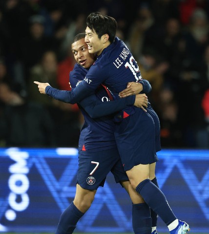 축구 스타 이강인과 두산가 재벌 5세 박상효의 데이트 소식